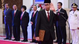 Pengucapan sumpah jabatan Nawawi Pomolango sebagai Ketua Sementara Komisi Pemberantasan Korupsi (KPK). (Dok. Presidenri.go.id)