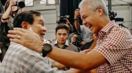 Calon Presden Prabowo Subianto, bersama Calon Presiden, Ganjar Pranowo. (Facebook.com@/Prabowo Subianto)