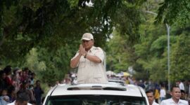 Calon Presiden Koalisi Indonesia Maju Prabowo Subianto didoakan jadi Presiden 2024 usai melakukan Ziarah ke Makam Sultan Maulana Hasanuddin, Serang, Banten. (Dok. Tim Media Prabowo Subianto)Capres Koalisi Indonesia Maju, Prabowo Subianto, menghadiri acara 'Masak Besar: Bobon Santoso dan Kopra (Konco Prabowo)' di Cilincing, Jakarta Utara.  (Dok. Tim Media Prabowo-Gibran)