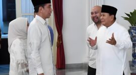 Menteri Pertahanan yang juga presiden terpilih 2024-2029 Prabowo Subianto bersama presiden Joko Widodo di hari kedua perayaan Idulfitri 1445 H. (Dok. Tim Media Prabowo)