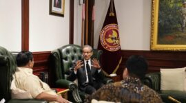 Menteri Pertahanan RI Prabowo Subianto menerima kunjungan Menteri Badan Usaha Milik Negara (BUMN) Erick Thohir dan pendiri Emaar Properties. (Dok. Tim Media Prabowo)