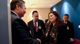 Menteri Koordinator Bidang Perekonomian Airlangga Hartarto bertemu dengan Menteri Negara Inggris Urusan Eropa Nusrat Ghani. (Dok. Ekon.go.id)