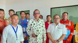 Foto : Ketua BNSP Syamsi Hari, bersama peserta sertifikasi welder CPMI tujuan Korea Selatan di LPK Geweld Batam. Sertifikasi yang berlangsung pada 14-16 Juni 2024. (Doc.Ist)