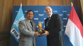 Menteri Pertahanan RI yang juga presiden terpilih Prabowo Subianto, bertemu dengan Presiden Komite Olimpiade International (IOC) Thomas Bach. (Dok. Tim Media Prabowo)