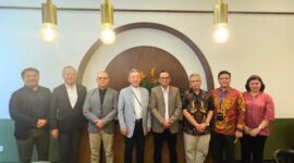 Foto : Ketua Badan Nasional Sertifikasi Profesi (BNSP), bersama Komisioner BNSP Adi Mahfudz, dan perwakilan dari Kementerian Ketenagakerjaan (Kemnaker) sedang menerima kunjungan dari TOYO Work Group Company, Ltd. (9/8/24).(Doc.Ist)