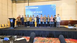 Foto : Seminar Nasional PPJKI-BPKH 2025 yang diselenggarakan oleh Perkumpulan Praktisi Jasa Keuangan Indonesia (PPJKI) bersama Badan Pengelola Keuangan Haji (BPKH) dan dihadiri para profesional keuangan, akademisi, dan regulator di bidang investasi syariah di Ballroom The Ritz Carlton, Mega Kuningan, Jakarta. (24/4/25) (Doc.Ist)